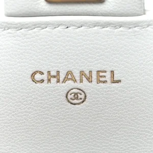 Chanel Quilted Goatskin Chic Pearls Clutch With Chain White logo1