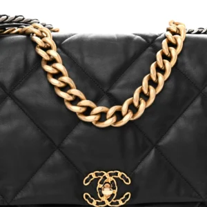 Chanel Quilted Lambskin Maxi Chanel 19 Flap Black detal2