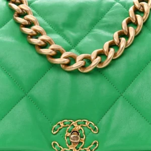 Chanel Quilted Lambskin Maxi Chanel 19 Flap Green detail2